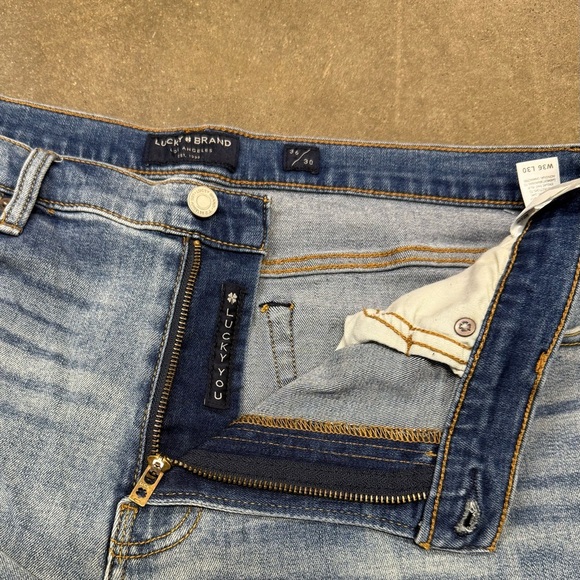 Lucky Brand 329 Jeans Classic Straight Fit Light Wash Blue Denim - Picture 3 of 9